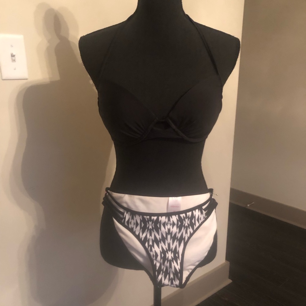 Xhilaration target swimsuit Small Medium